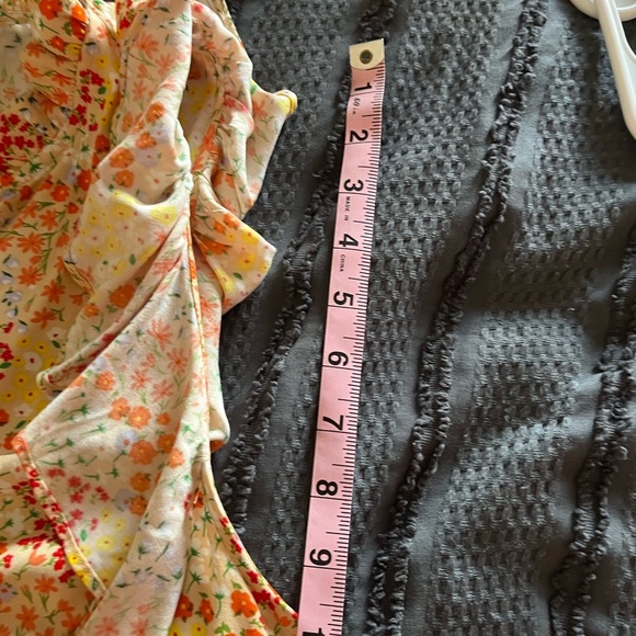 Floral Ruffle Sleeve Top - Picture 4 of 5